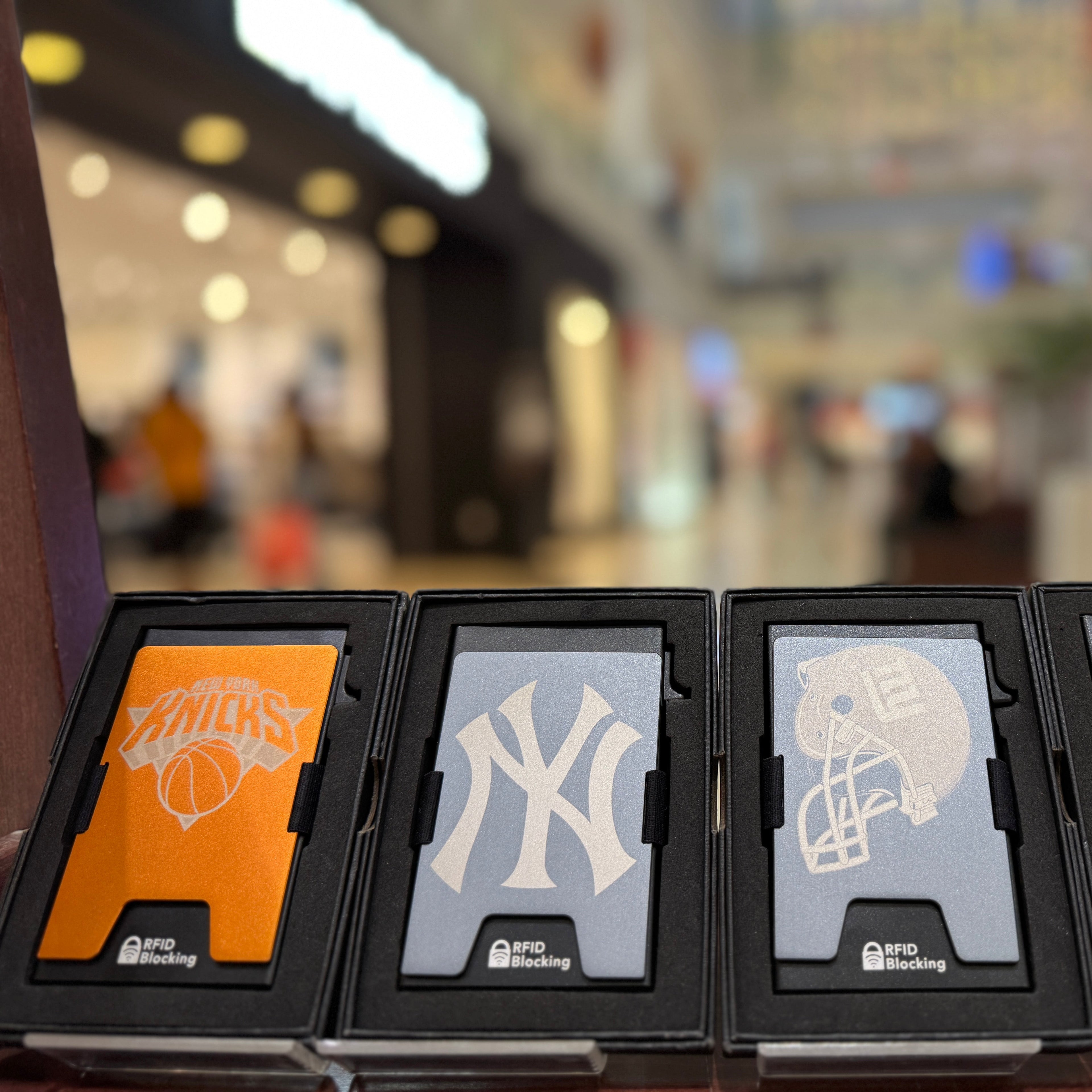 Custom Minimalistic Wallet 12 Cards and 8 bills